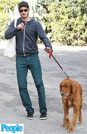 Emma Stone e Andrew Garfield adotam um cachorro juntos