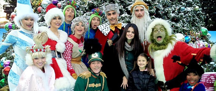 Selena Gomez leva sobrinha para visitar o Grinch
