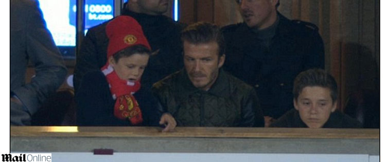 David Beckham leva filhos para partida de futebol na Inglaterra