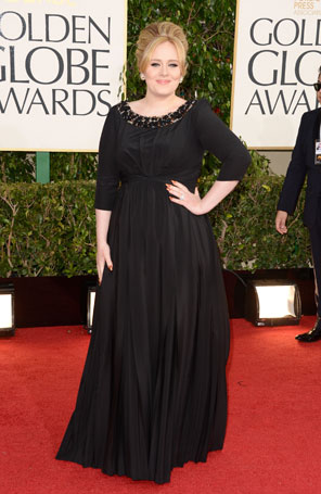Em primeira aparição pública, Adele agradece <i>seu adorável filho</i>