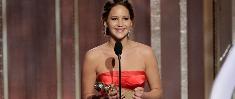 Jennifer Lawrence brinca com Meryl Streep e agradece Bradley Cooper por prêmio