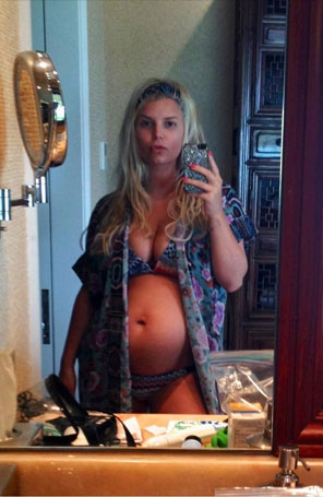 Jessica Simpson está grávida de um menino, afirma <i>site</i>