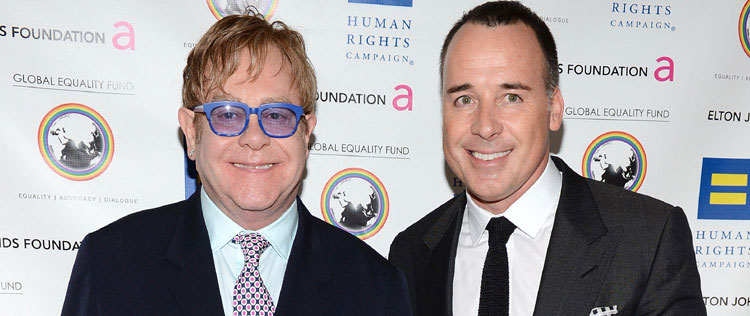 Elton John paga mais de 65 mil reais para contratar barriga de aluguel