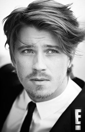 Garrett Hedlund, do filme <i>Na Estrada</i>, estrela campanha da <i>YSL</i>