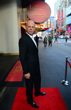 Bruce Willis é homenageado com estátua de cera