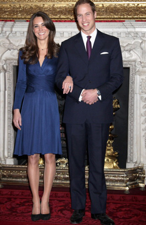 Vestido usado por Kate Middleton em noivado ganha versão para grávida