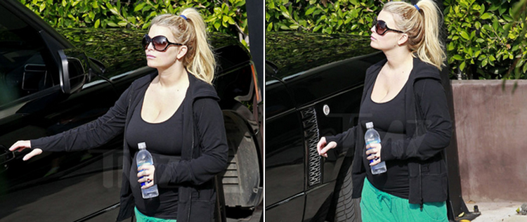 Jessica Simpson exibe a barriguinha de grávida