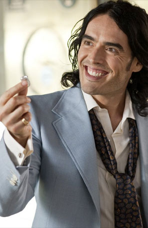 Russell Brand admite que ainda é perturbado pelos fãs por divórcio com Katy Perry
