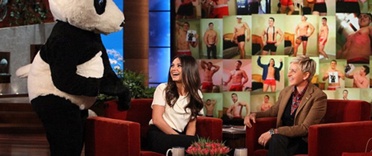 <i>Eu quero o maior urso e mil rosas</i>, diz Mila Kunis sobre o Dia dos Namorados