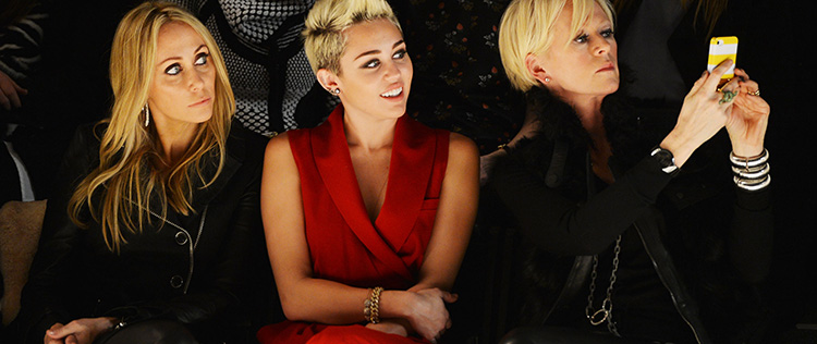 Miley Cyrus vai a desfile em Nova York