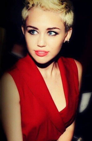 Miley Cyrus nega autoria de foto suspeita