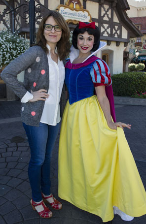 Tina Fey vai a <i>Disney World</i> e tira foto com a Branca de Neve