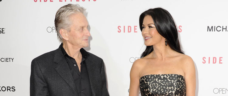 Catherine Zeta-Jones e Michael Douglas negam rumores de que o casamento estaria em crise