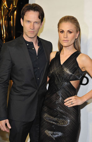 Anna Paquin e Stephen Moyer vão a evento de projeto solidário