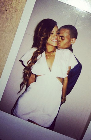 Chris Brown teria pedido Rihanna em casamento no Havaí, diz <i>site</i>