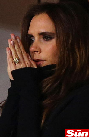 Victoria torce para seu marido em jogo do <i>Paris Saint-Germain</i>