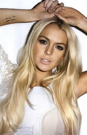 Lindsay Lohan vai participar da série de Charlie Sheen