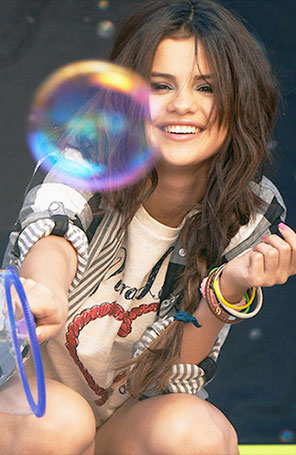 Selena Gomez se sente envergonhada com <i>look</i> de Justin Bieber
