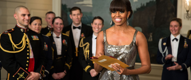Michelle Obama rebate críticas sobre sua apresentação do <i>Oscar</i>