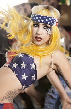 Lady Gaga instala aquário de 116 mil reais em sua casa e fãs a defedem