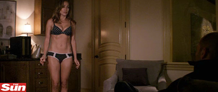 Jennifer Lopez tira a roupa para Jason Statham. Entenda!