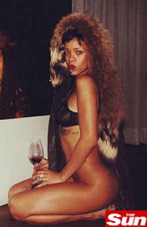 Rihanna leva bronca da mãe por fotos sensuais