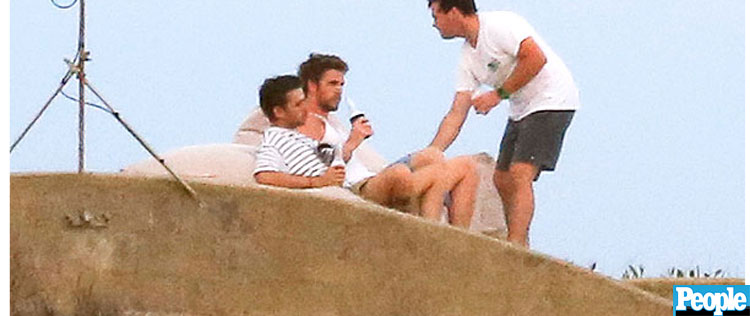 January Jonas não comenta suposto <i>affair</i> com Liam Hemsoworth