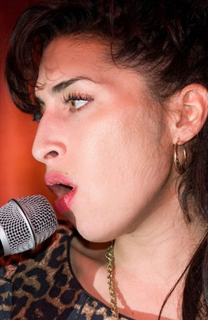 Amy Winehouse será a primeira a ganhar estrela na calçada da fama da música inglesa
