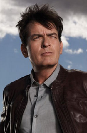 Charlie Sheen se recusa a pedir desculpas para escola, diz tabloide