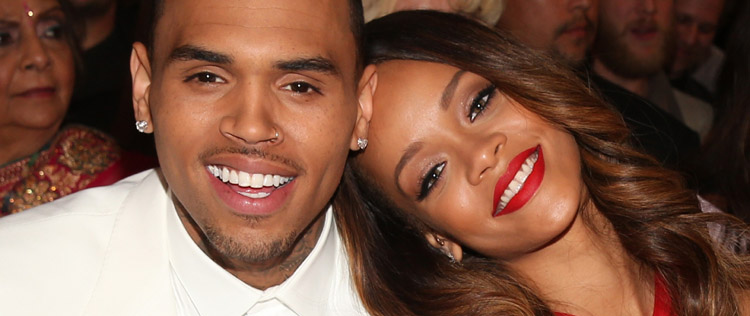 Rihanna planeja casamento com Chris Brown na praia