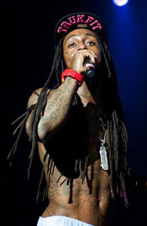 Lil Wayne recebe alta do hospital