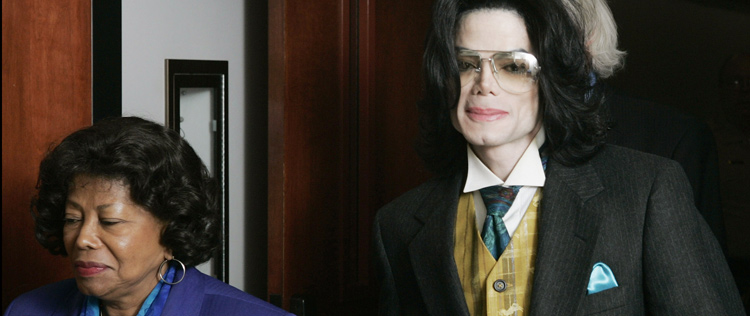 Mãe de Michael Jackson quer que evidências de paternidade sejam excluídas
