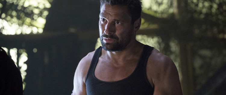 Slade é promovido ao elenco fixo de <i>Arrow</i>