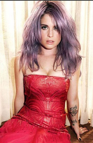 Kelly Osbourne volta ao trabalho após convulsão em gravação