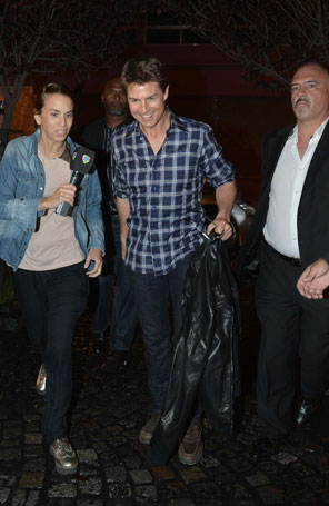 Antes de vir ao Brasil, Tom Cruise visita casa de tango na Argentina