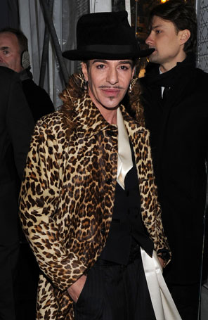 - <i>Eu espero que o mundo o perdoe</i>, diz Alber Elbaz sobre John Galliano