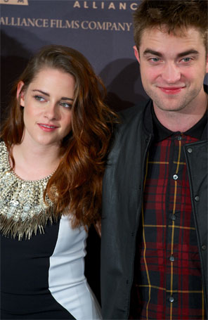 Robert Pattinson quer <i>espaço para respirar</i> e vai à balada sem Kristen