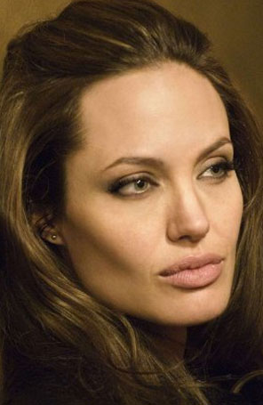 Angelina Jolie abre escola só para meninas no Afeganistão