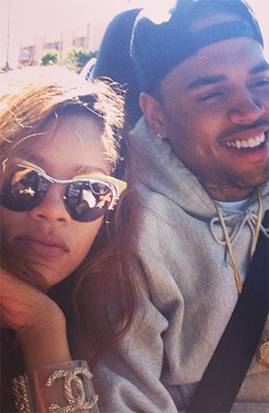 Rihanna e Chris Brown aparecem juntos novamente