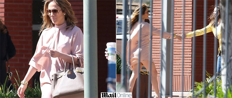 Jennifer Lopez é traída pelo vento e quase mostra demais