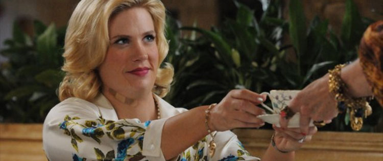 January Jones fala sobre usar roupas com enchimento