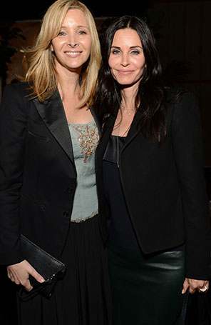 Courteney Cox e Lisa Kudrow conhecem exposição juntas