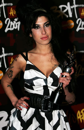 Diretor do filme <i>Senna</i> fará documentário sobre <i>Amy Winehouse</i>