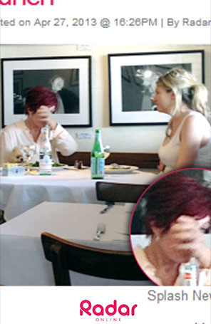 Sharon Osbourne é vista chorando em restaurante ao lado de amiga