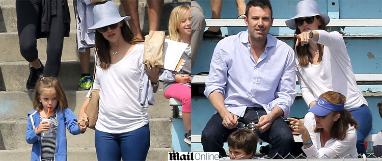 Com barriguinha saliente, Jennifer Garner torce pelas filhas em evento com família