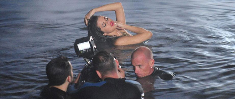Selena Gomez mergulhará em seu novo clipe