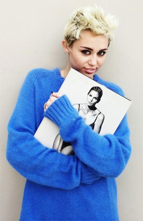 Miley Cyrus diz que seu cabelo é diferente todos os dias. Saiba mais!