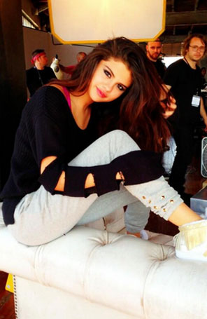 Selena Gomez fala sobre sua relação com Justin Bieber: <i>- você não pode escolher quem namorar</i>