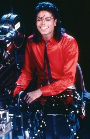 Michael Jackson usava drogas para entrar em contato com o mundo dos mortos
