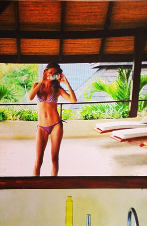 Gisele Bündchen posta foto de biquíni e exibe boa forma, veja!